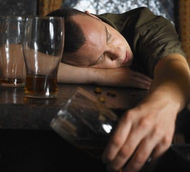 مراحل و نشانه‌های ترک الکل